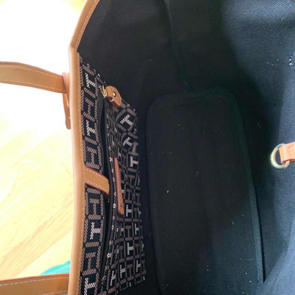 Tommy Hilfiger Handbag (nwot) - Picture 4 of 4